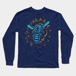 Bee in a sunflower Long Sleeve T-Shirt